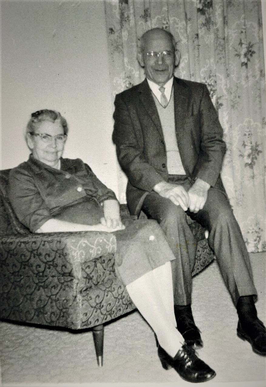 pictures/FLORENCE & FRANK RICHARDS/Couples/F and F Richards 001.jpg